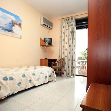 Hotel Cristal Bari Esterno foto