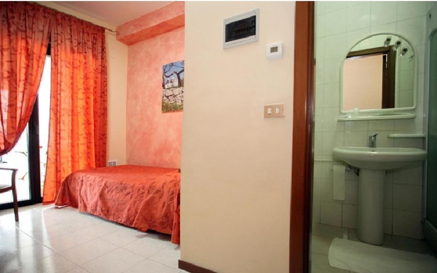 Hotel Cristal Bari Esterno foto