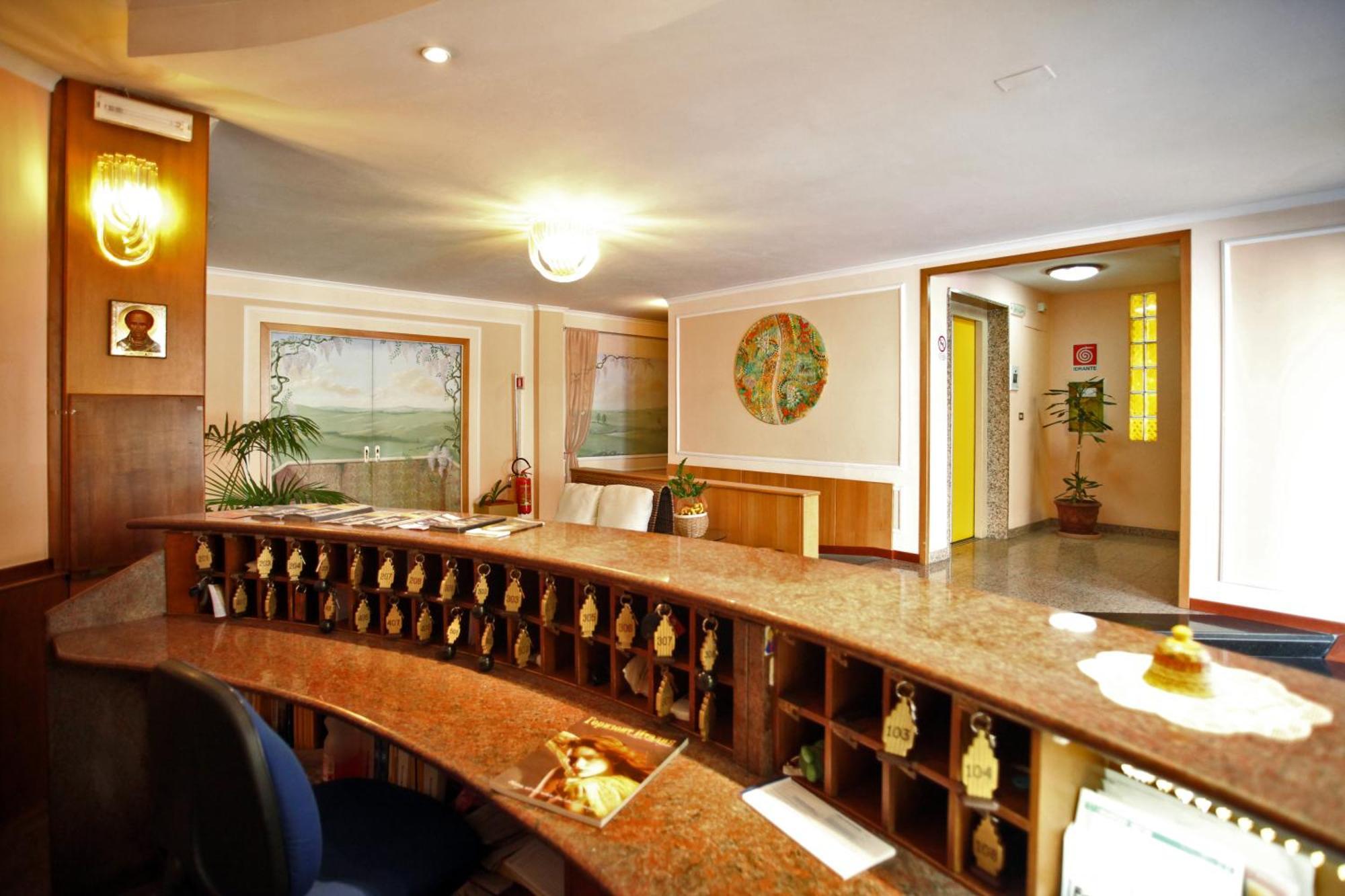Hotel Cristal Bari Esterno foto