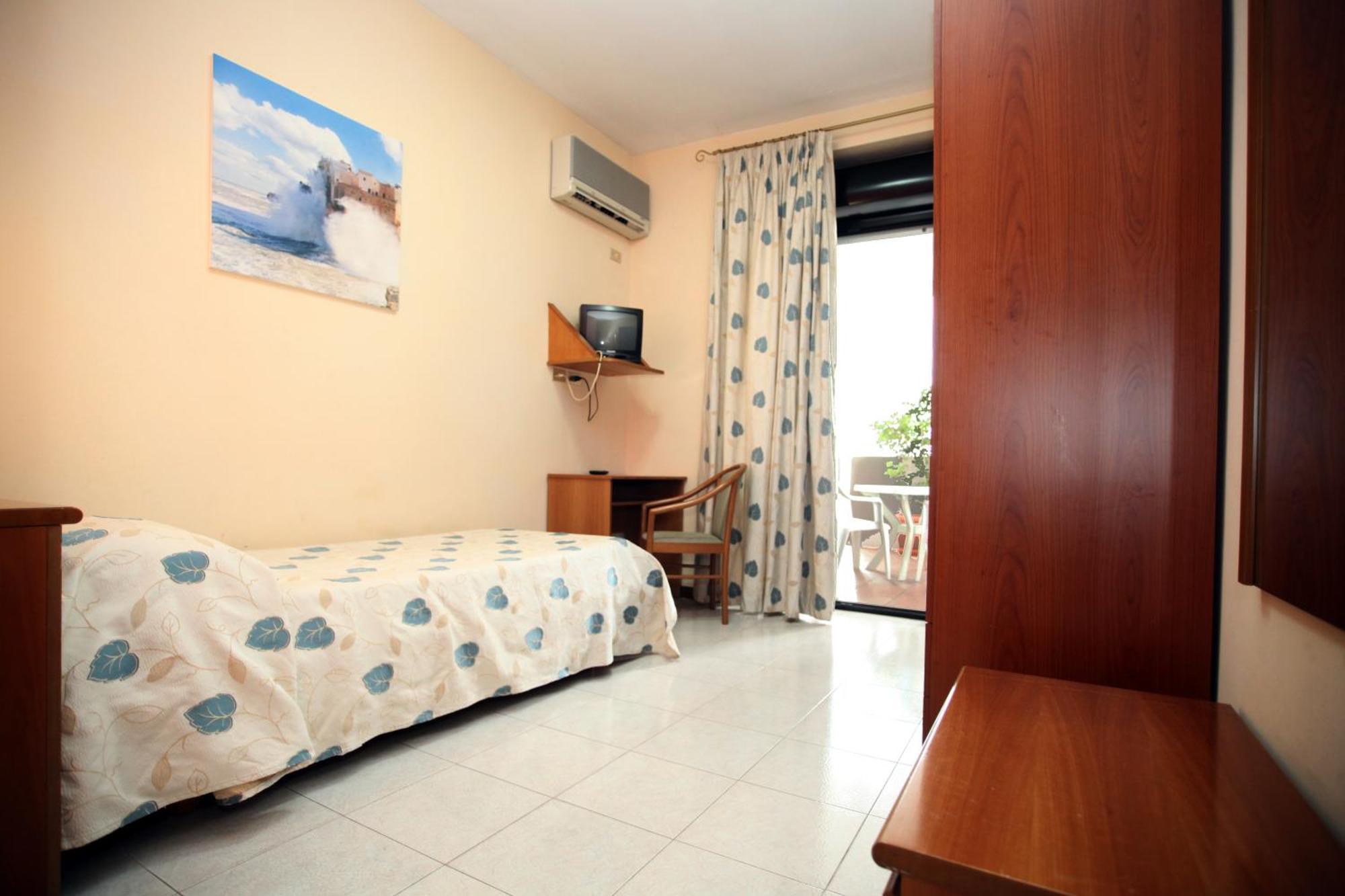 Hotel Cristal Bari Esterno foto