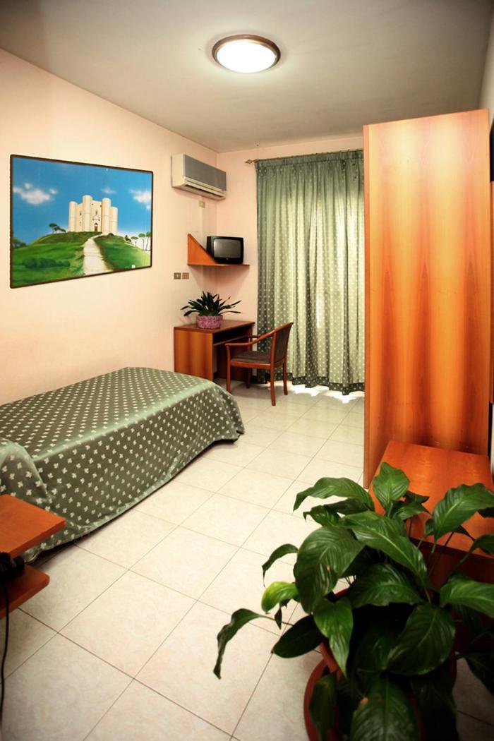 Hotel Cristal Bari Esterno foto