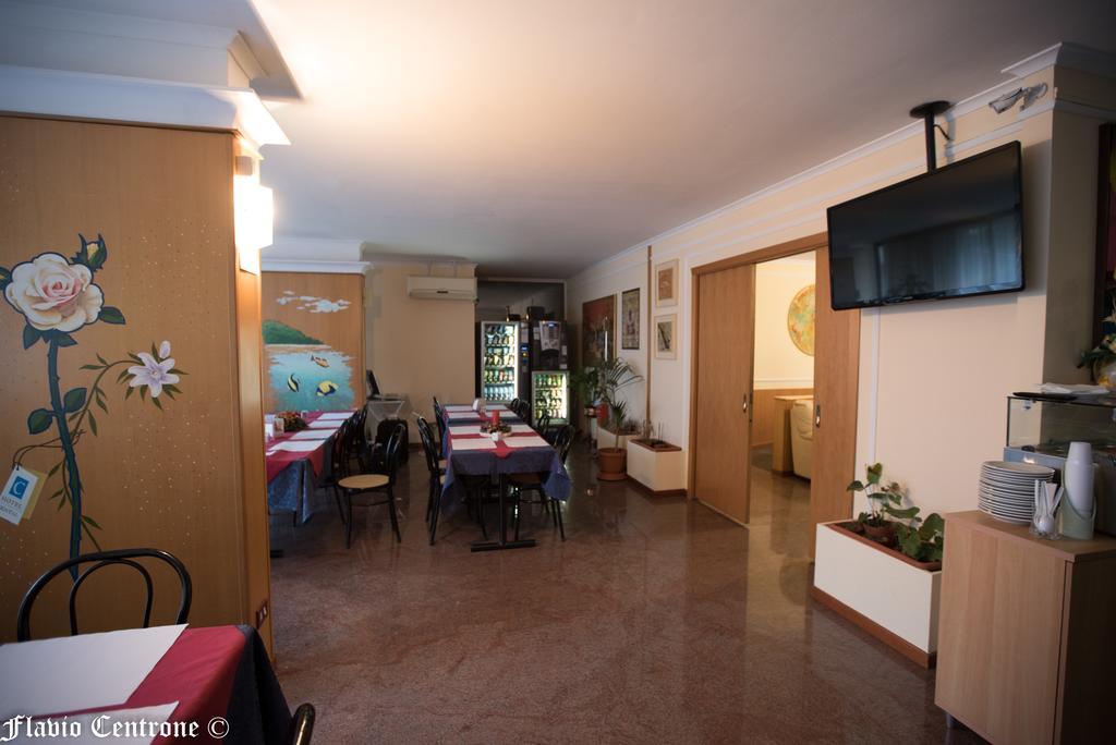 Hotel Cristal Bari Esterno foto