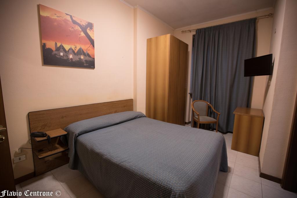 Hotel Cristal Bari Esterno foto