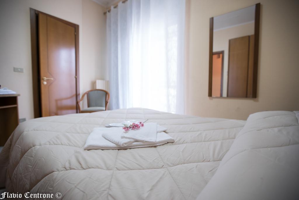 Hotel Cristal Bari Esterno foto