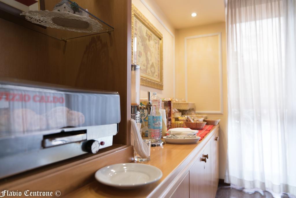 Hotel Cristal Bari Esterno foto