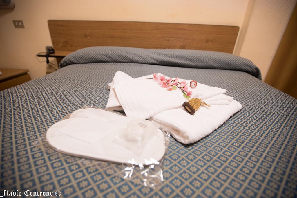 Hotel Cristal Bari Esterno foto