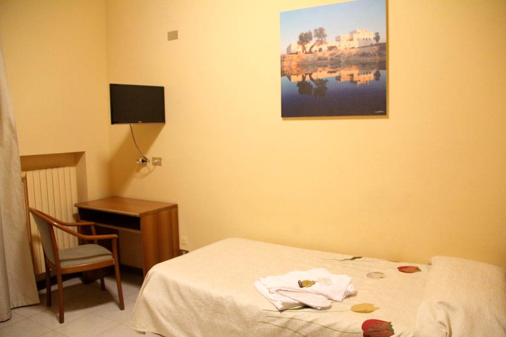 Hotel Cristal Bari Esterno foto
